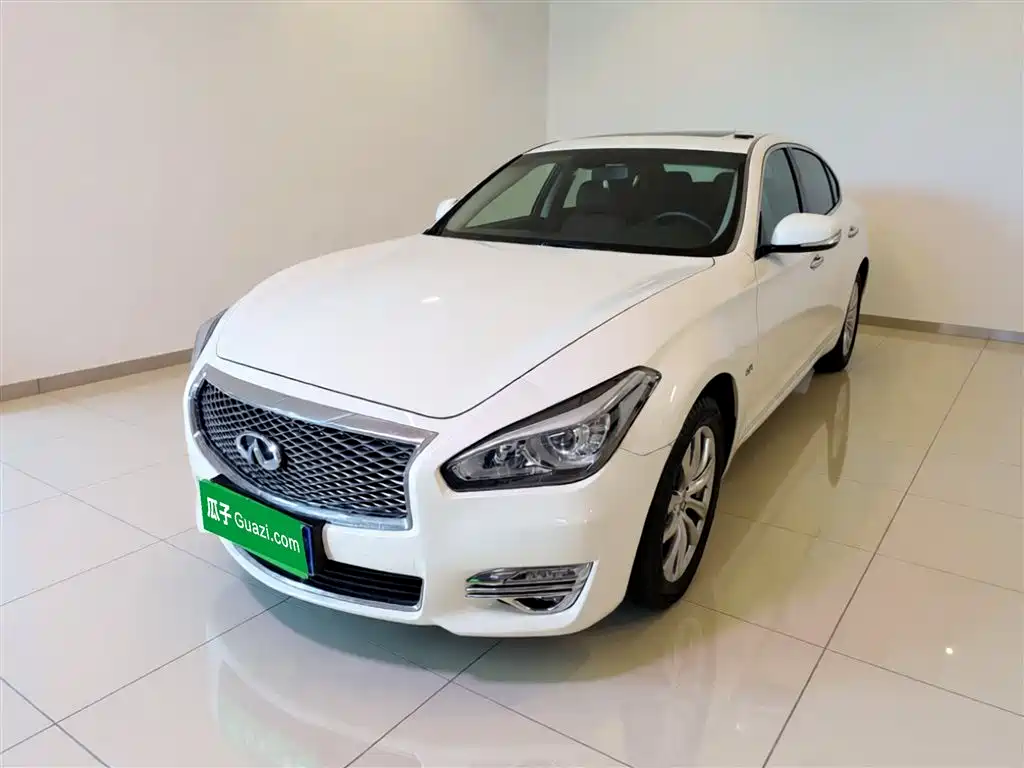 Infiniti Q70 2019