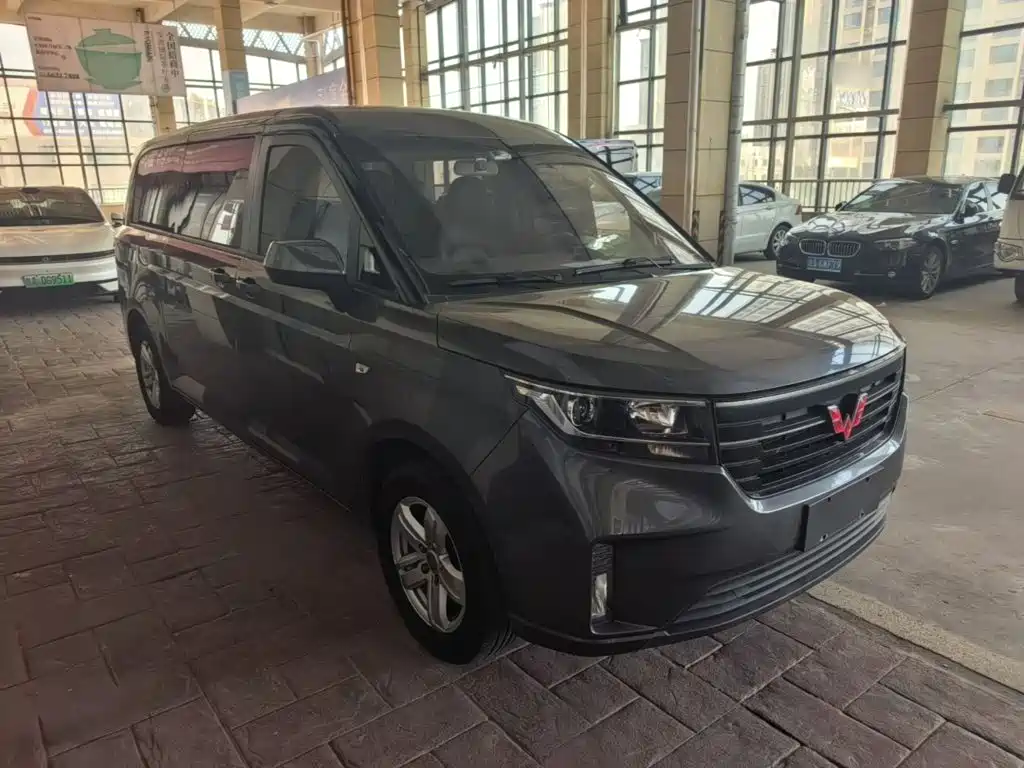 Wuling Hongguang PLUS 2021