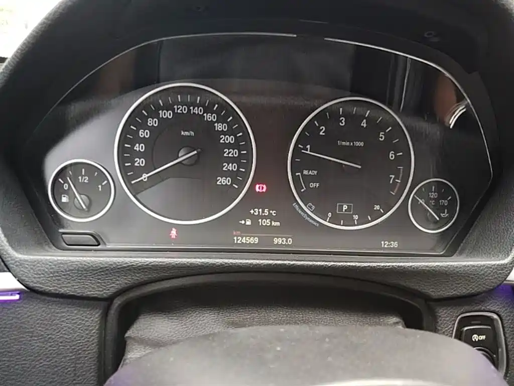 BMW 3 Series 2018 — фото 12