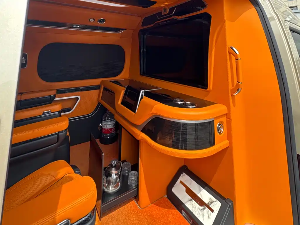 Toyota Hiace 2025 — фото 15