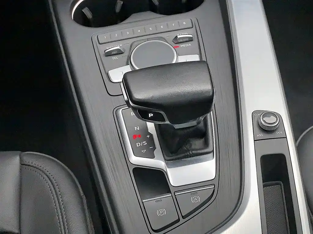 Audi A4L 2020 — фото 13