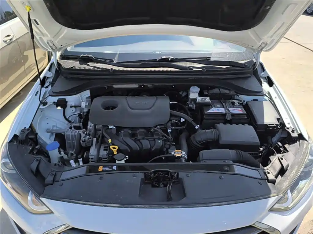 Hyundai Elantra 2018 — фото 20