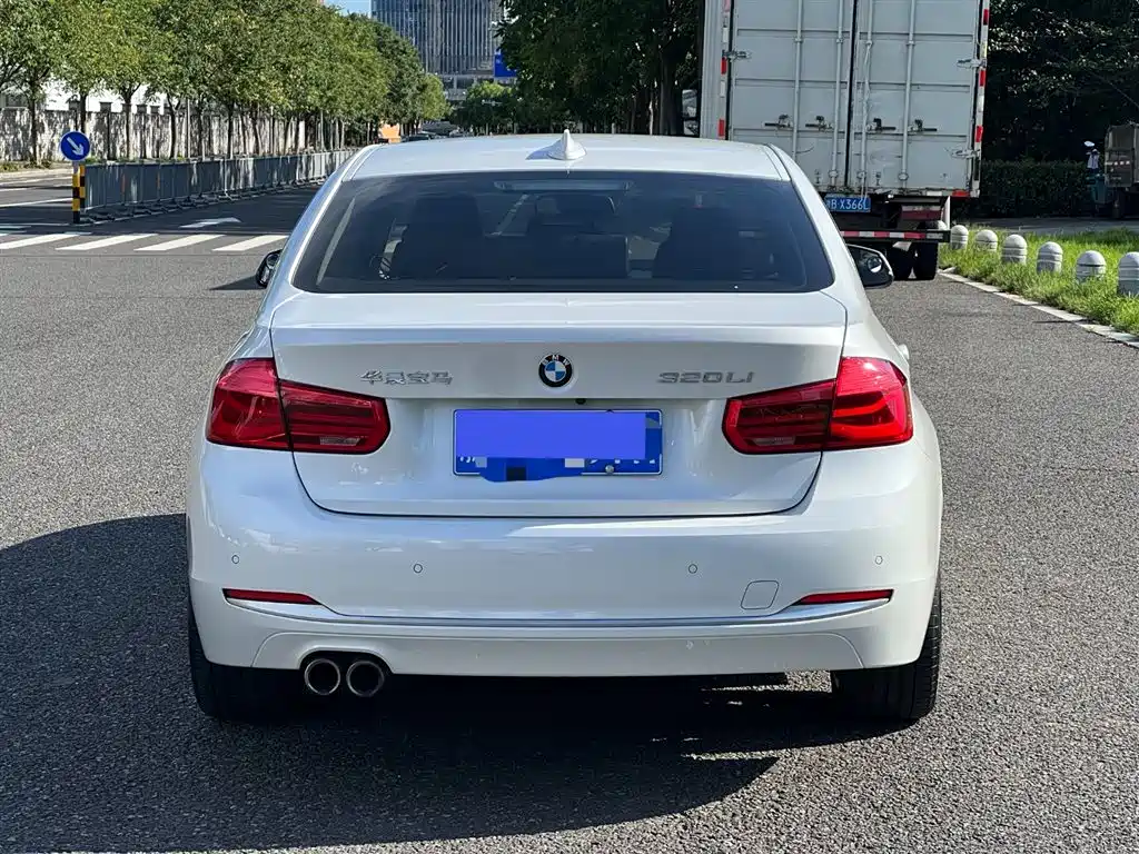 BMW 3 Series 2019 — фото 12