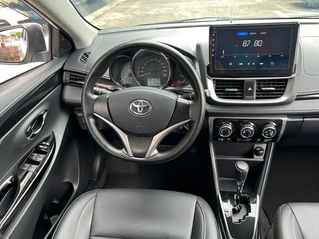 Toyota Yaris L 2021