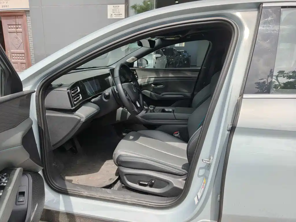 BYD Qin L 2025 — фото 17