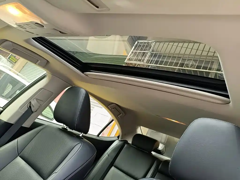 Lexus ES 2015 — фото 18