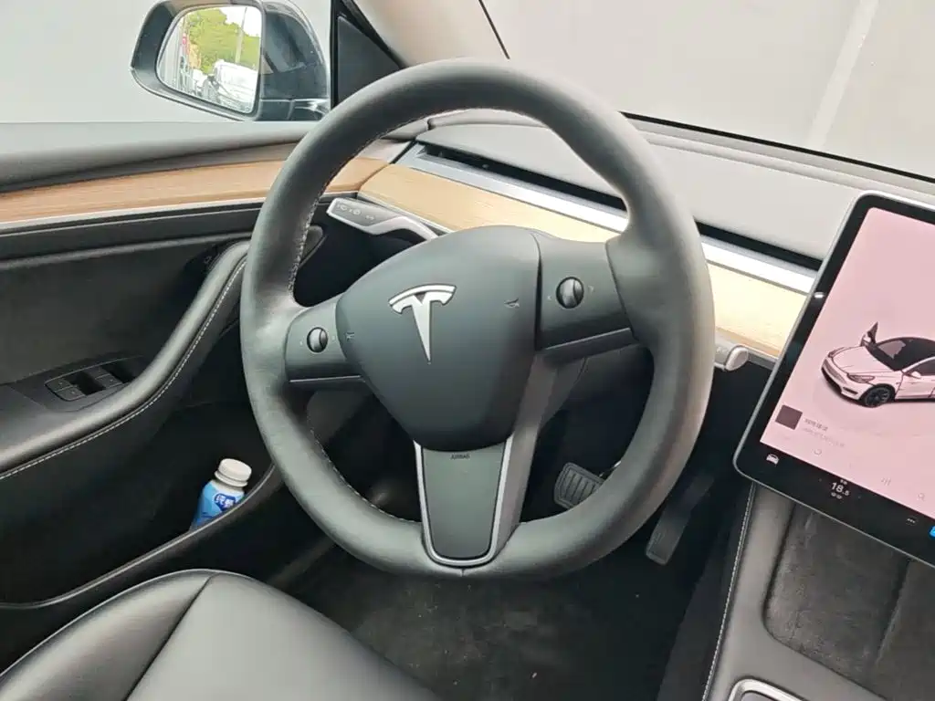 Tesla Model Y 2022 — фото 11