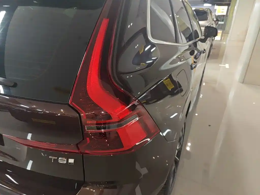 Volvo XC60 Plug-In Hybrid 2025 — фото 8