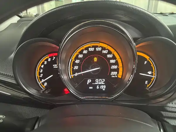 Toyota Yaris L 2023