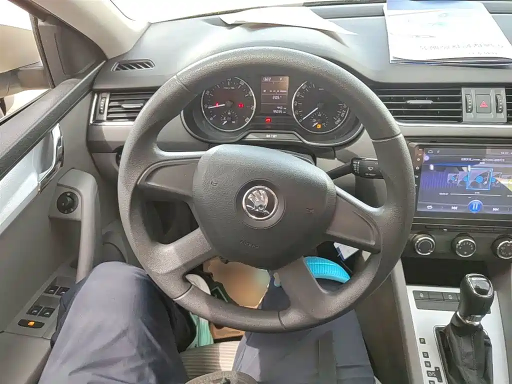 Skoda Octavia 2015 — фото 11