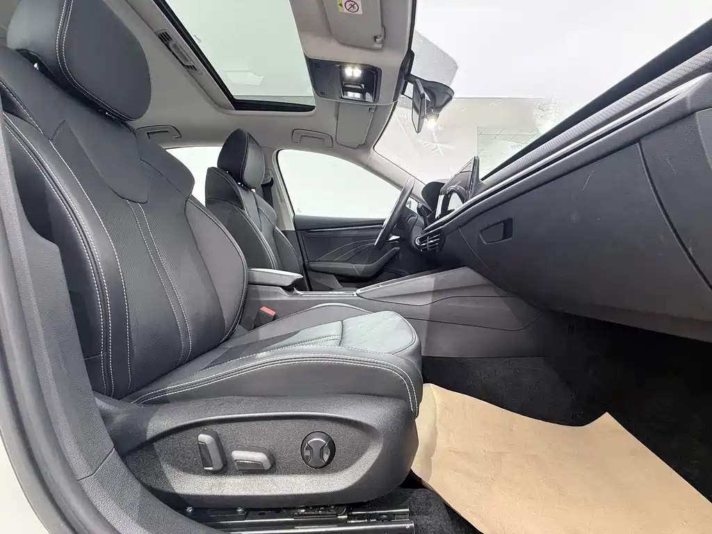 Skoda Octavia 2023 — фото 9