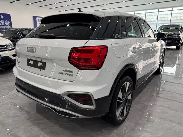 Audi Q2L 2023