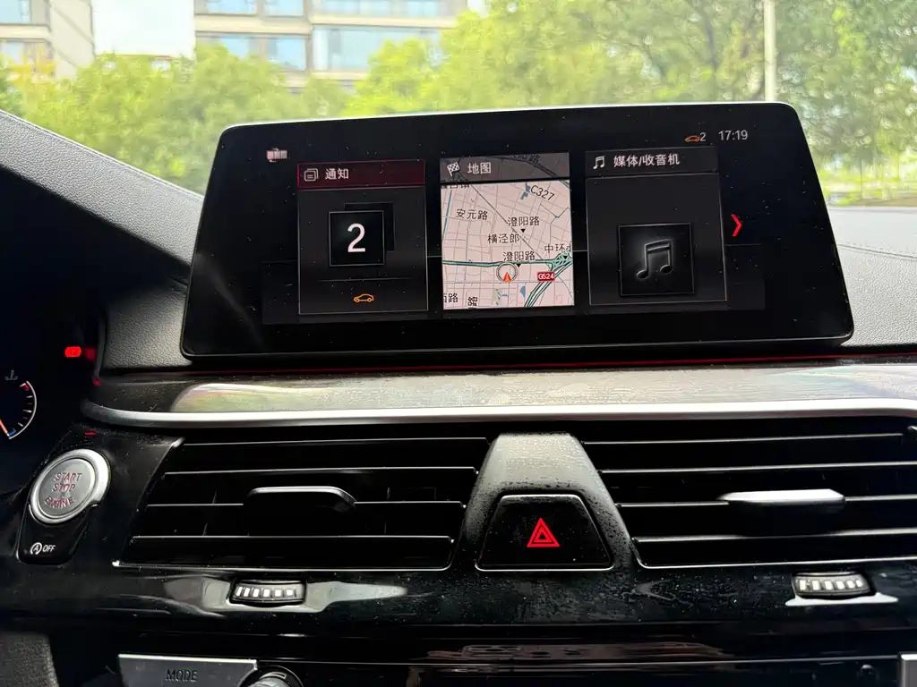 BMW 5 Series 2019 — фото 14