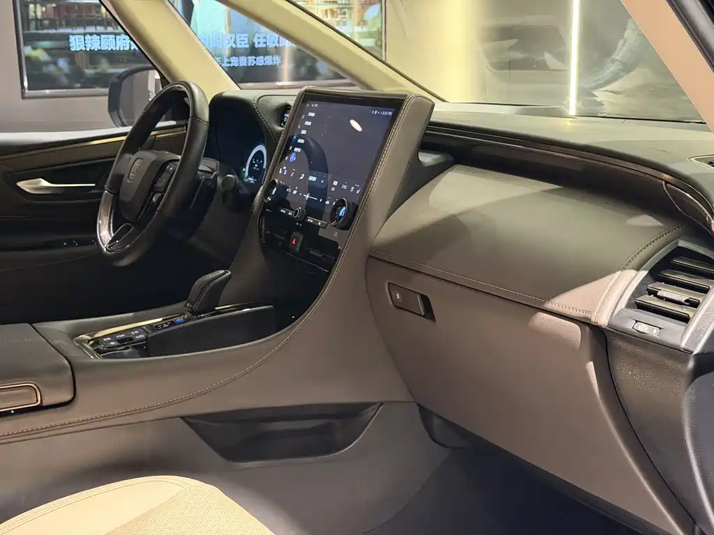 Toyota Vellfire 2024 — фото 11