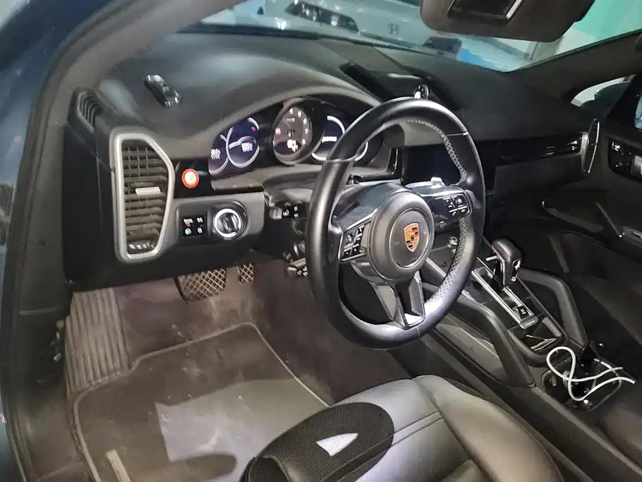 Porsche Cayenne 2019 — фото 12