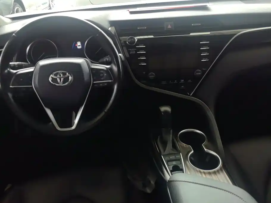 Toyota Camry 2018 — фото 11