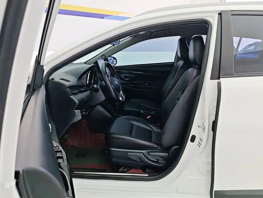 Toyota Yaris L 2022 — фото 9
