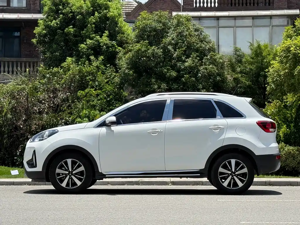Kia KX3 Proud Running 2017