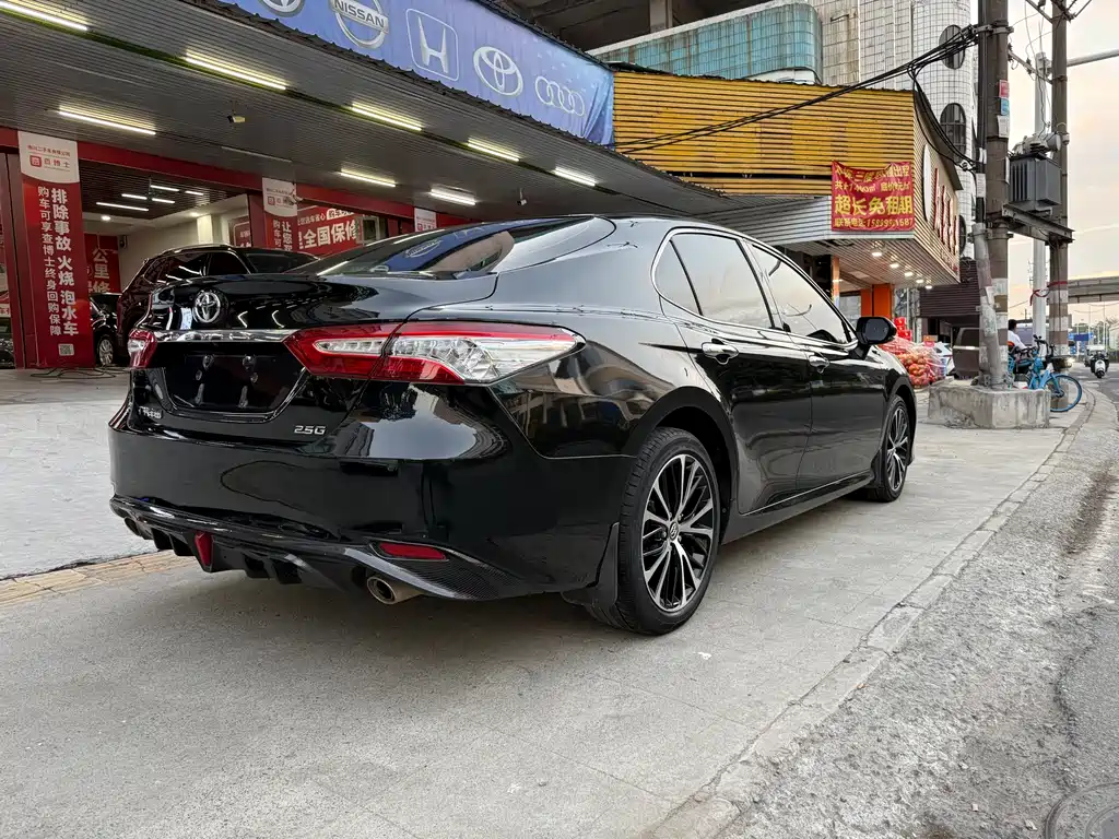 Toyota Camry 2020 — фото 11