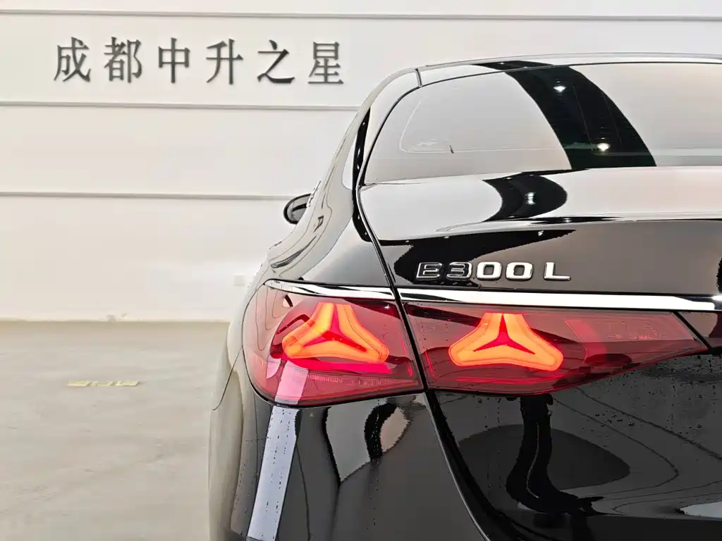 Mercedes-Benz E-Class 2024 — фото 16