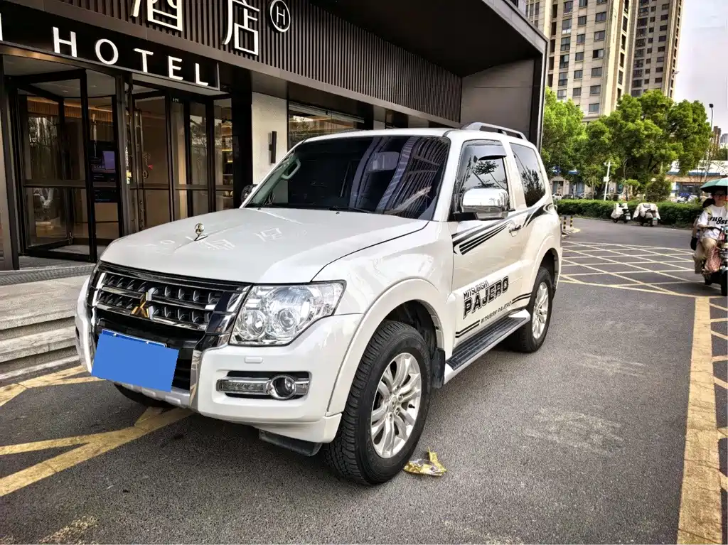 Mitsubishi Pajero 2019 — фото 11