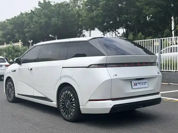 XPeng X9 2025