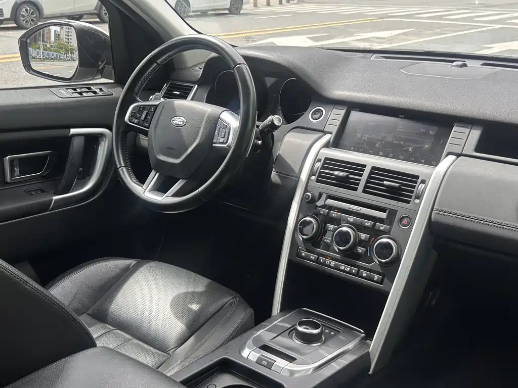 Land Rover Discovery Sport 2017 — фото 11