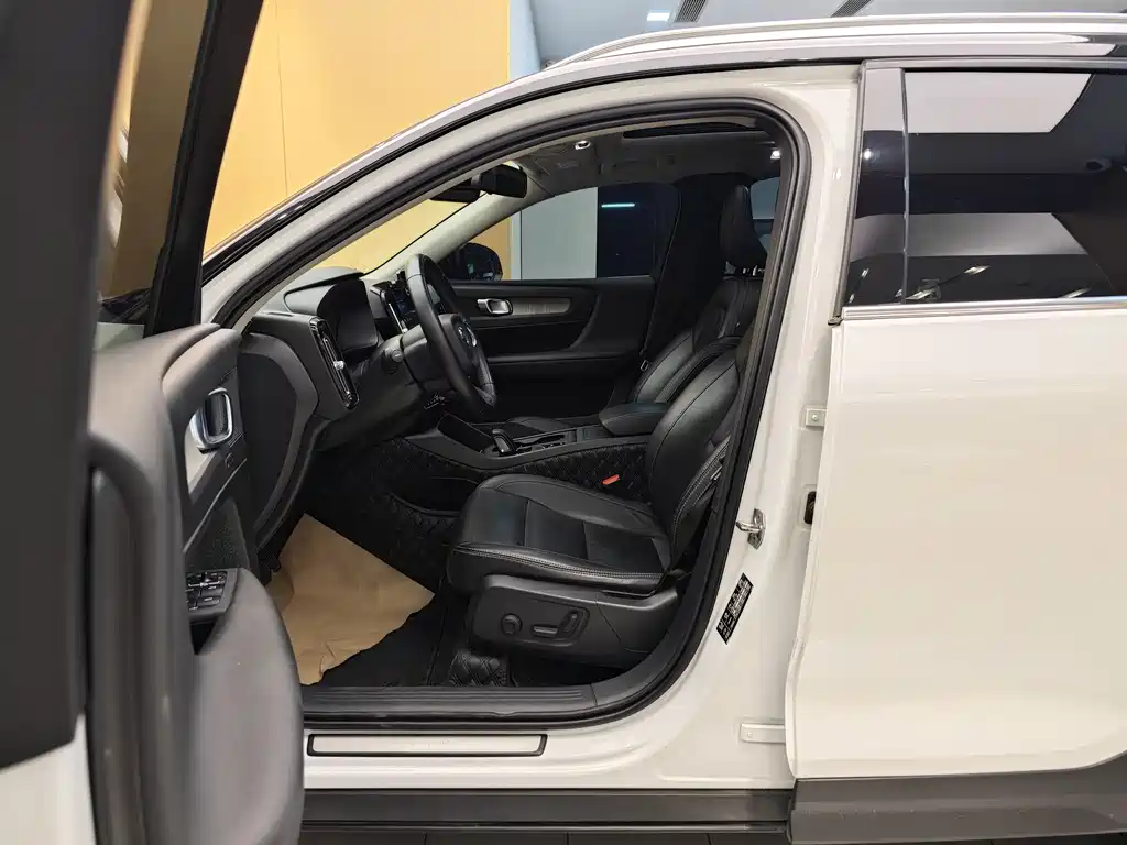 Volvo XC40 2019 — фото 14