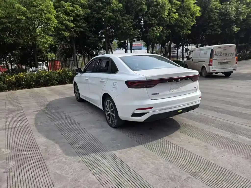 Geely Emgrand 2022 — фото 10