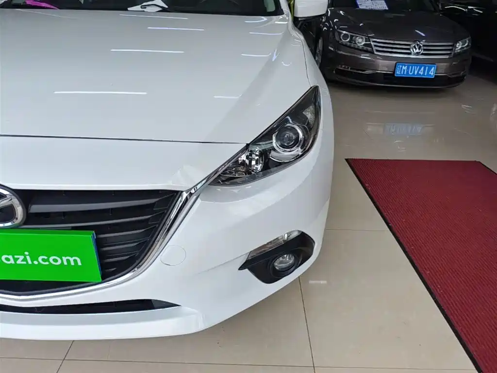 Mazda 3 Axela 2017 — фото 24