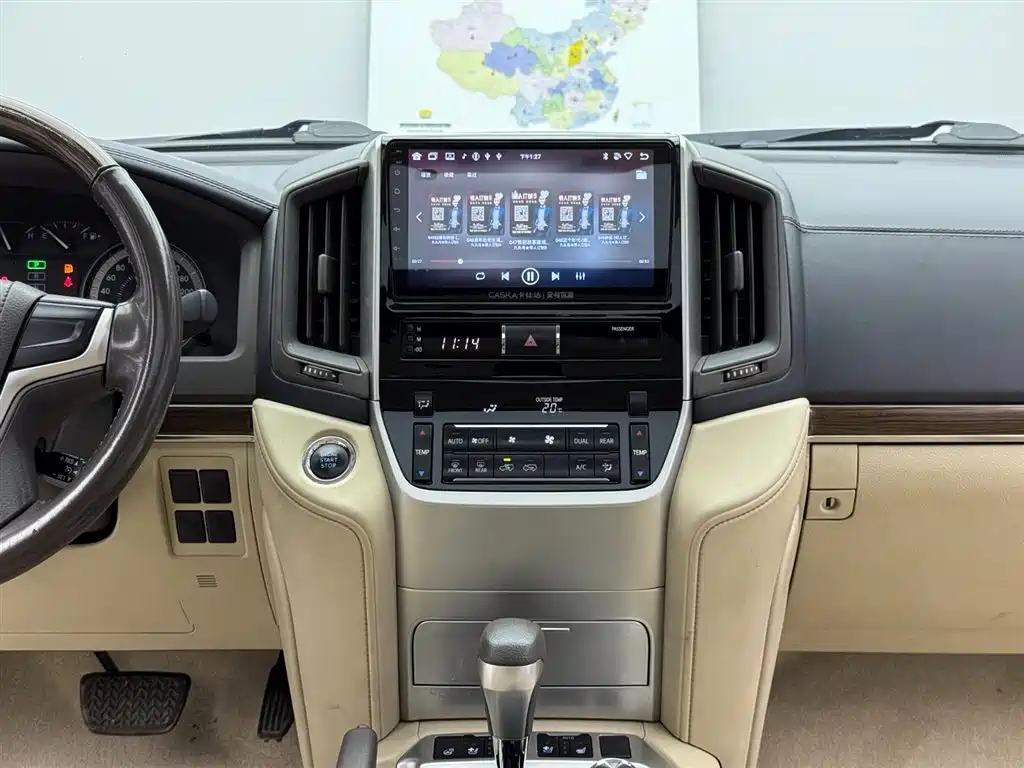 Toyota Land Cruiser 2020 — фото 12