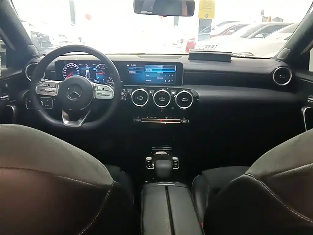 Mercedes-Benz A-Class 2019 — фото 10