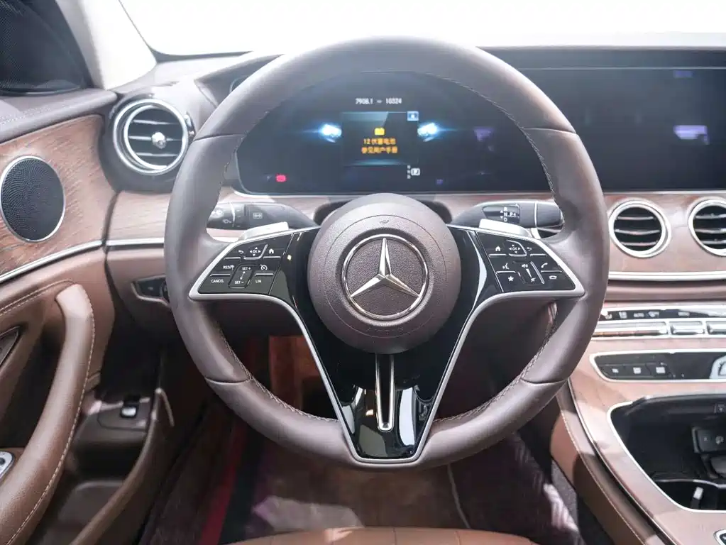 Mercedes-Benz E-Class 2023 — фото 17