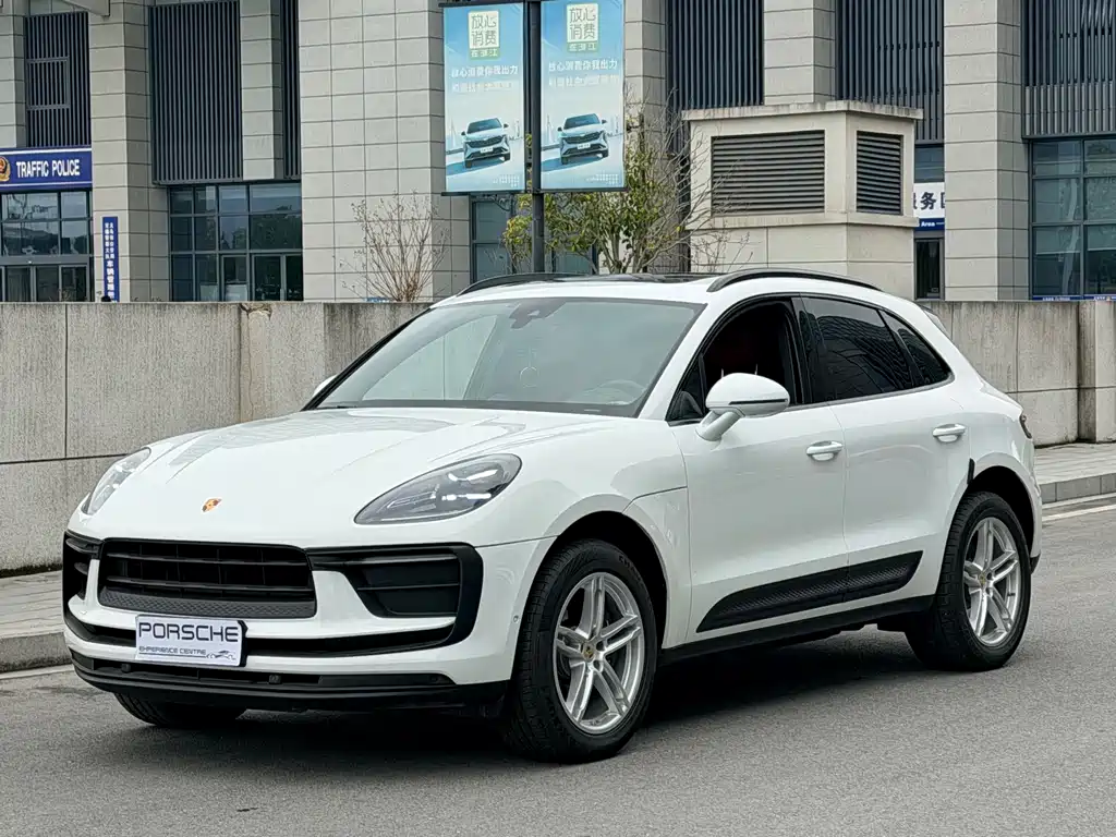 Porsche Macan 2023 — фото 1