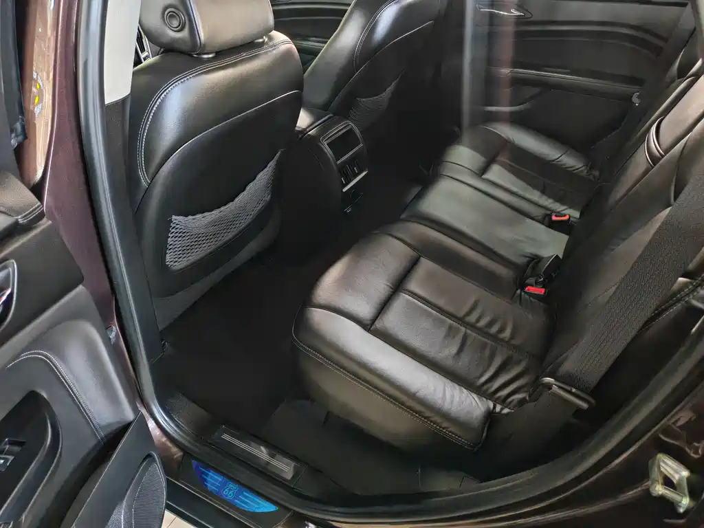 Cadillac SRX 2015 — фото 8