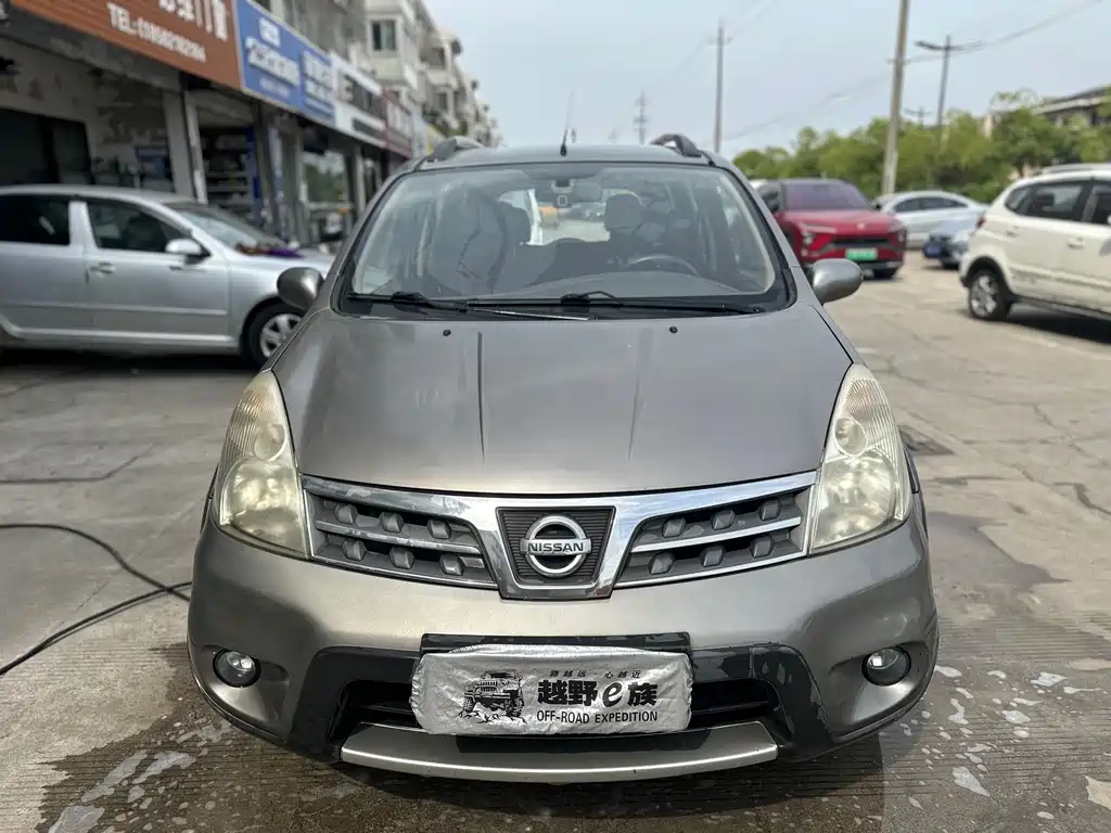 Nissan Livina 2010