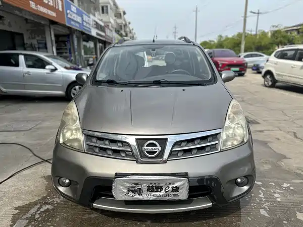 Nissan Livina 2010