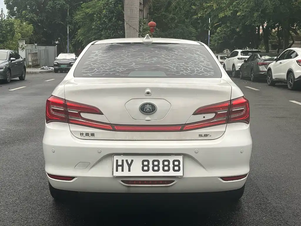 BYD Qin NEV 2017 — фото 13