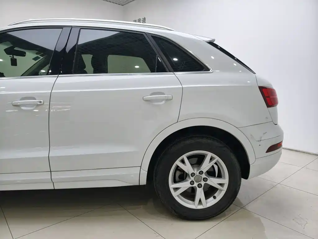 Audi Q3 2016 — фото 18
