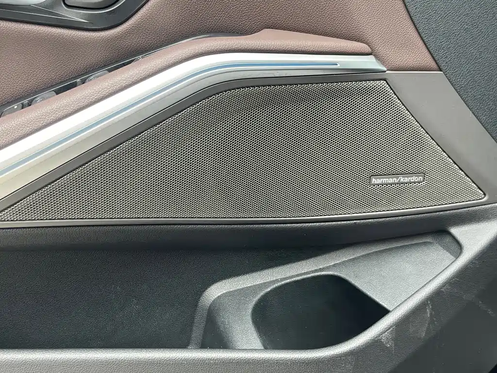 BMW 3 Series 2019 — фото 13