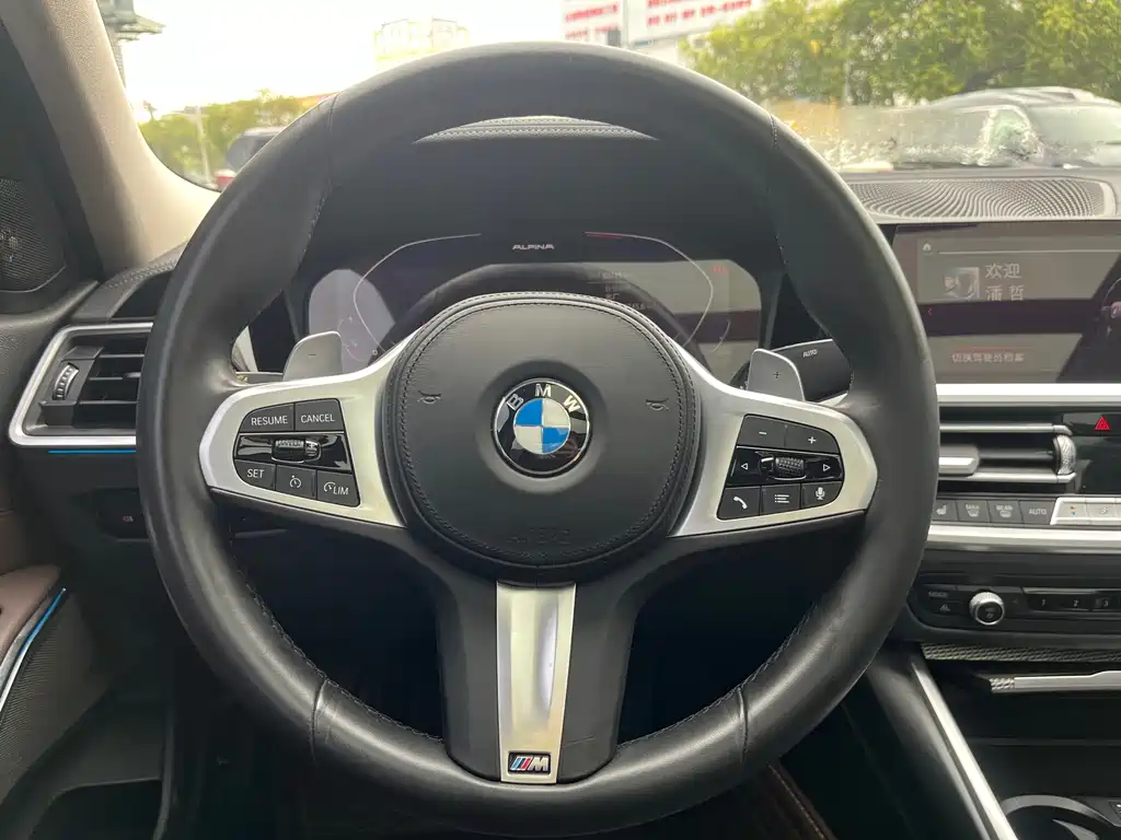 BMW 3 Series 2019 — фото 20