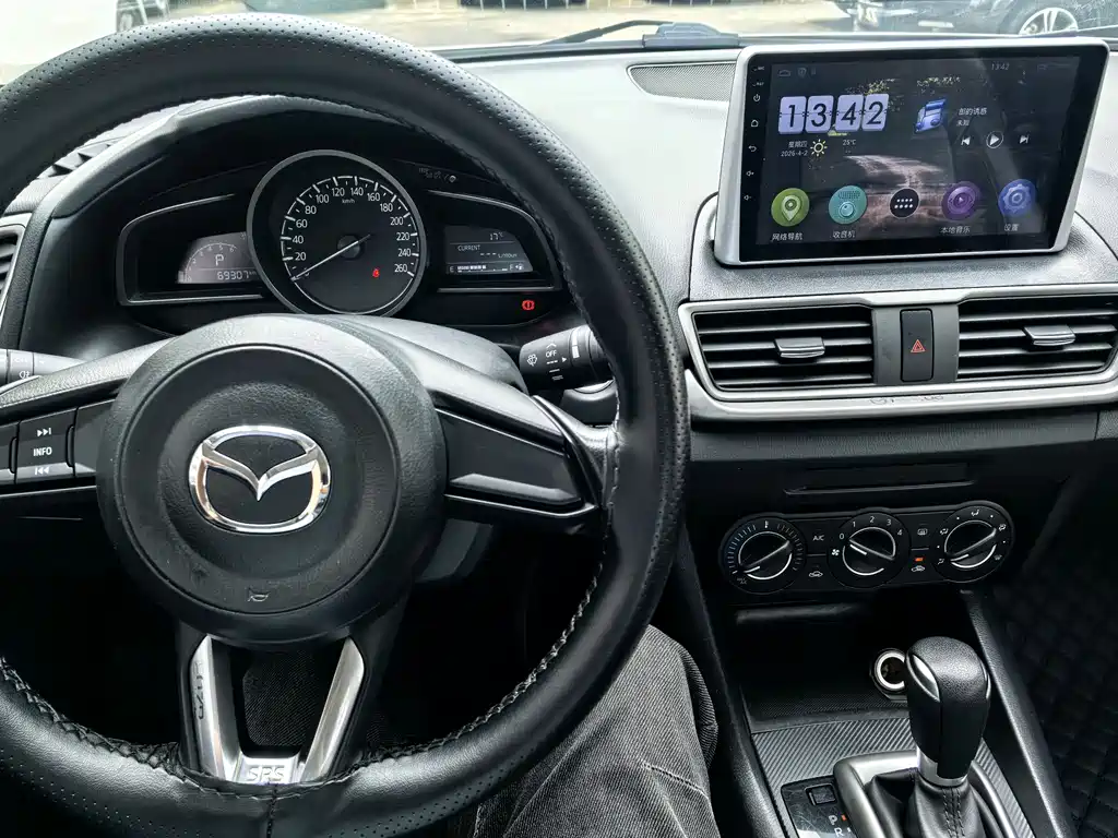 Mazda 3 Axela 2018 — фото 7