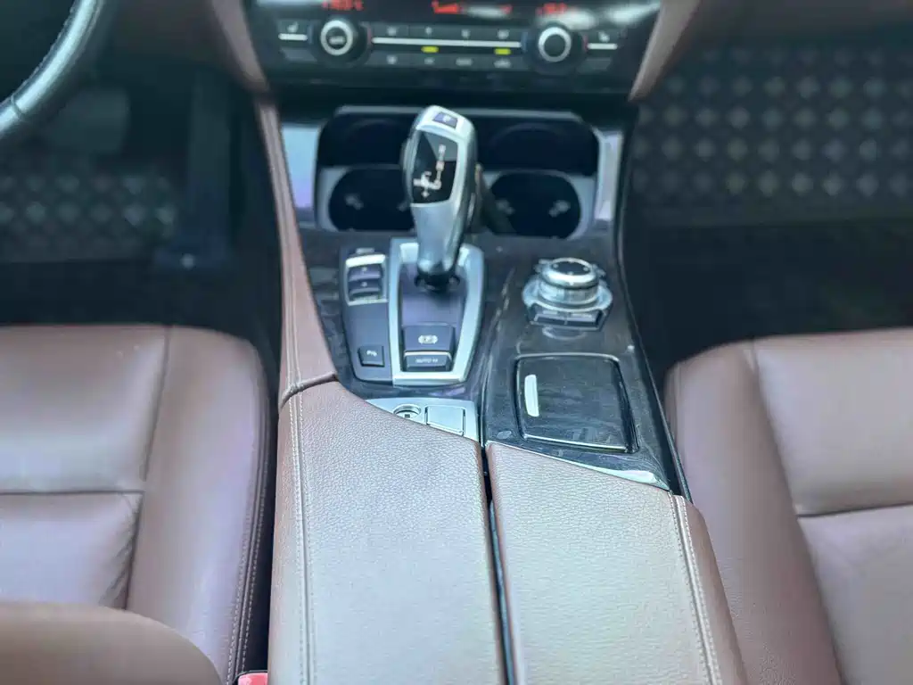 BMW 5 Series 2014 — фото 11