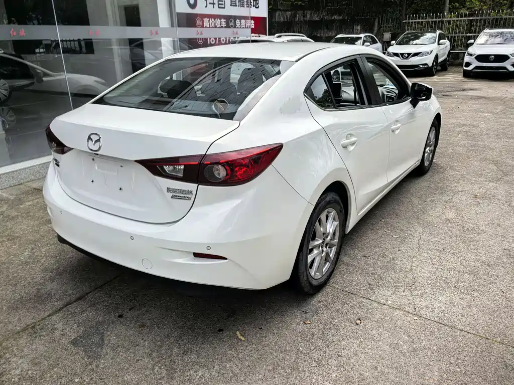Mazda 3 Axela 2018 — фото 13