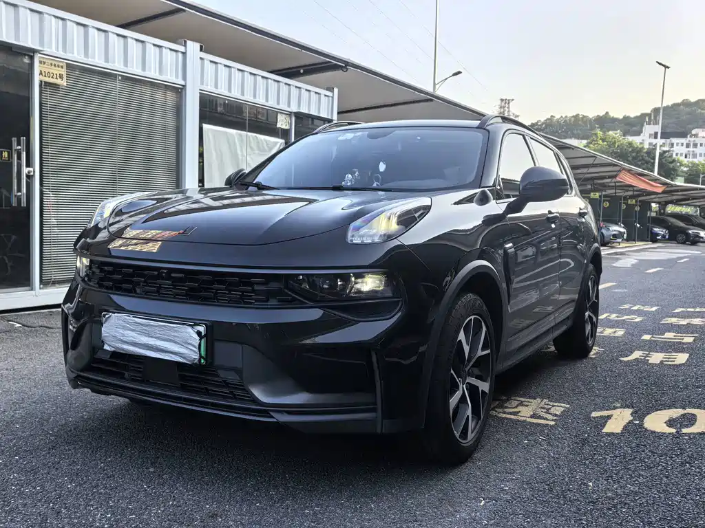 Lynk & Co 01 EM-P 2022 — фото 1
