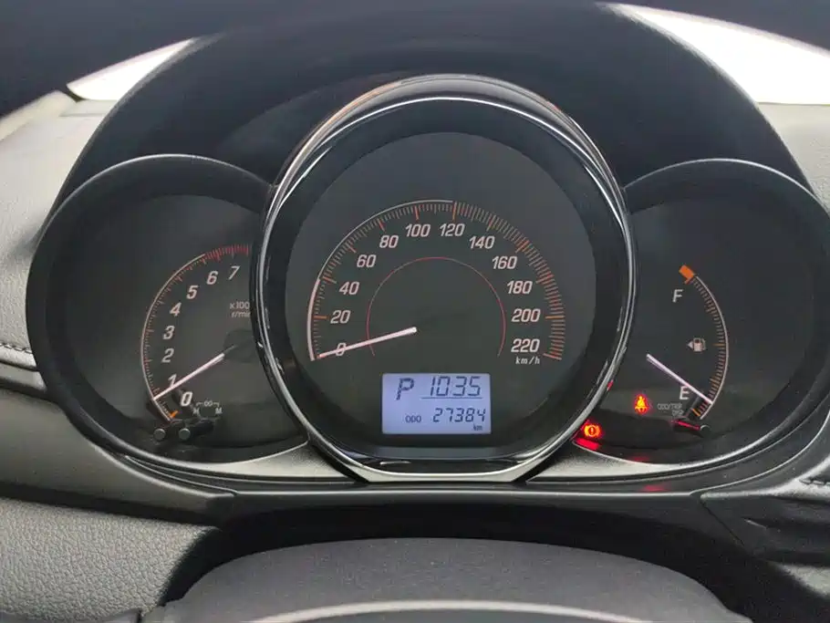 Toyota Yaris L 2020 — фото 14