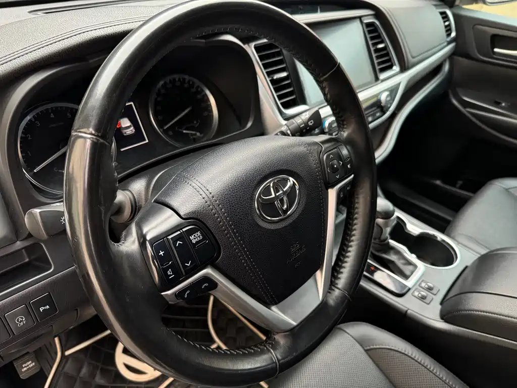 Toyota Highlander 2022 — фото 15