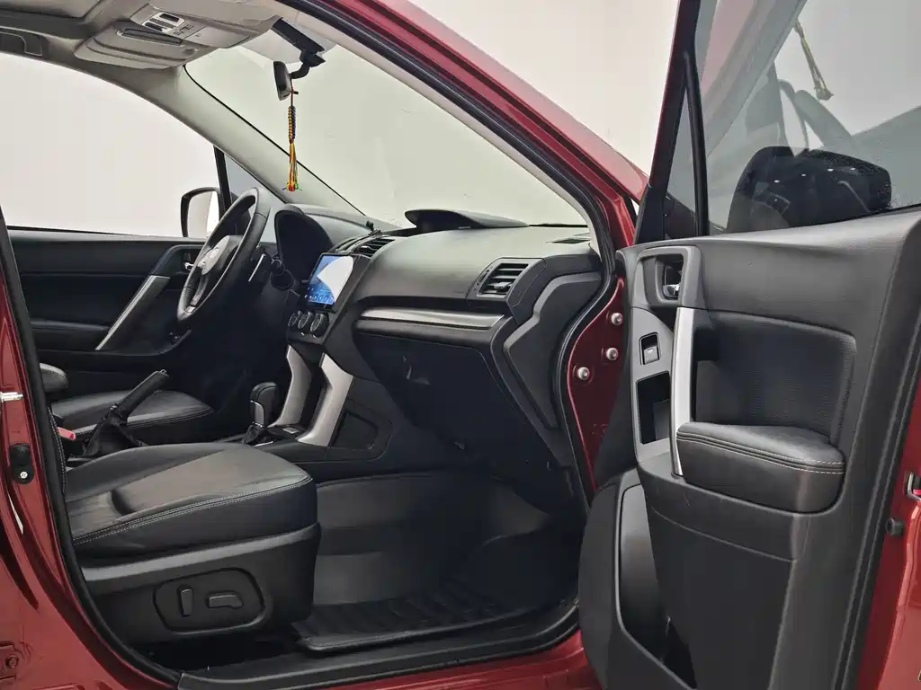Subaru Forester 2015 — фото 23