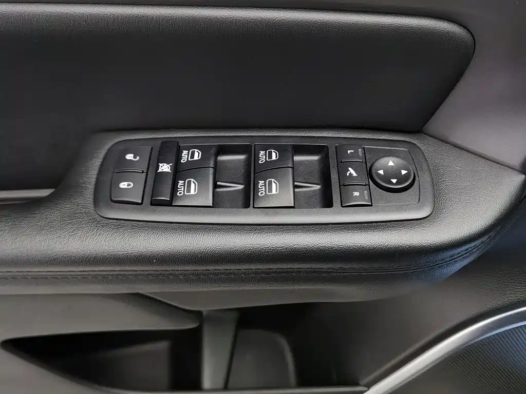 Jeep Grand Commander 2021 — фото 9