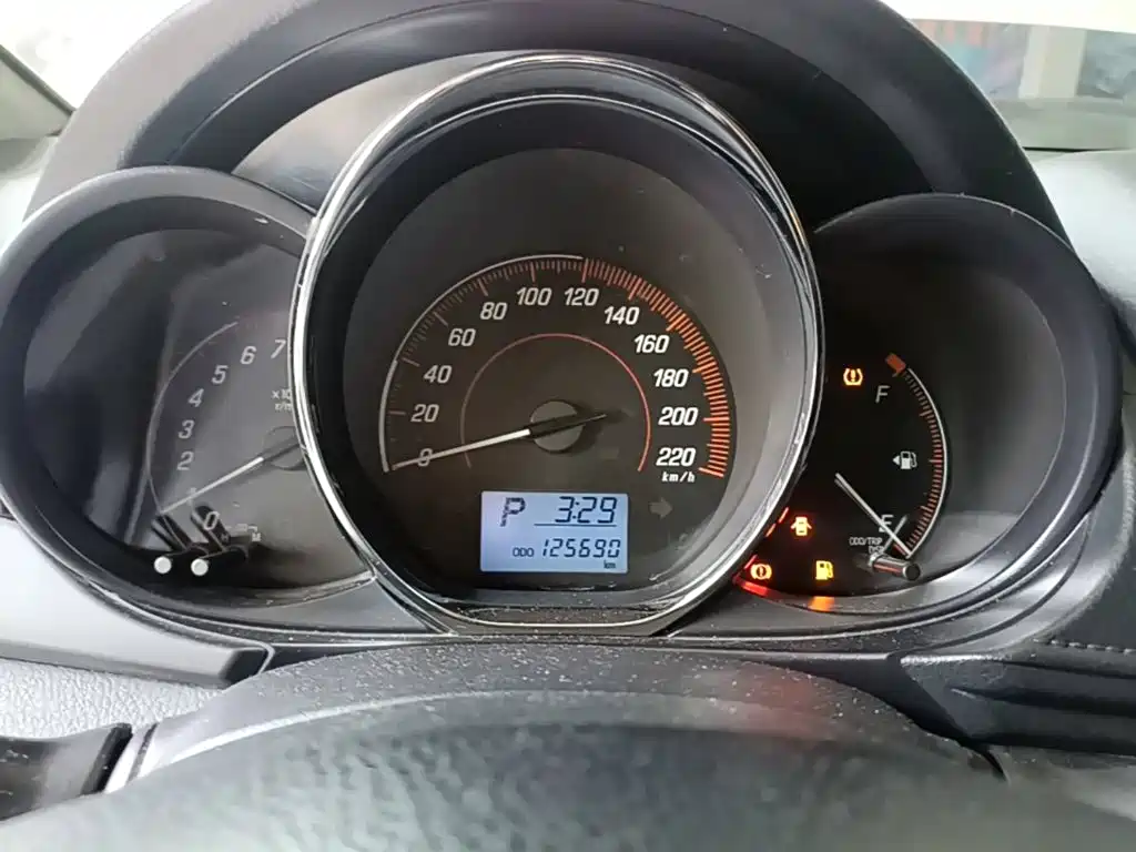 Toyota Yaris L 2020 — фото 12